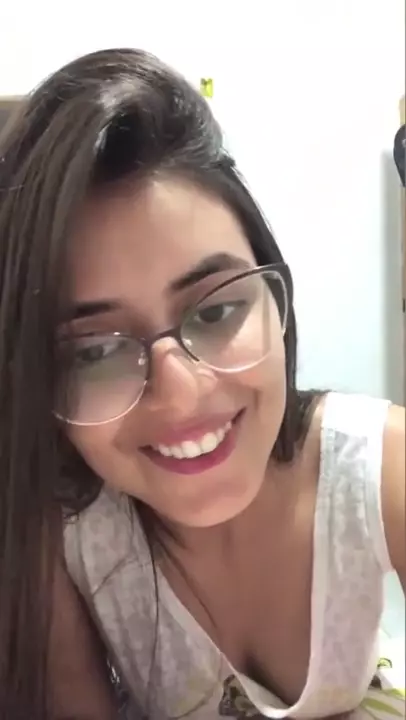 Vídeo safado da Samara Trojano com óculos de quatro Vídeo safado da Samara Trojano com óculos de quatro