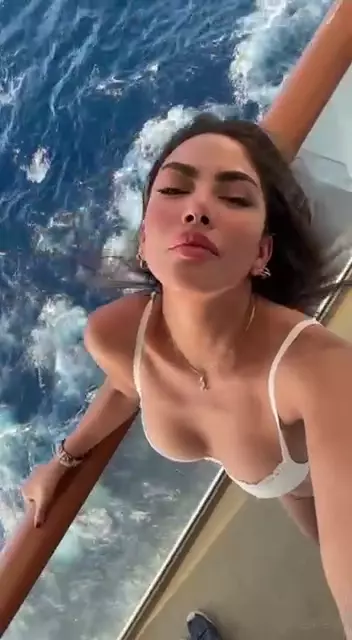 Sammy Rocks, uma gostosura de mulher, se gravando toda emprestando seu charme