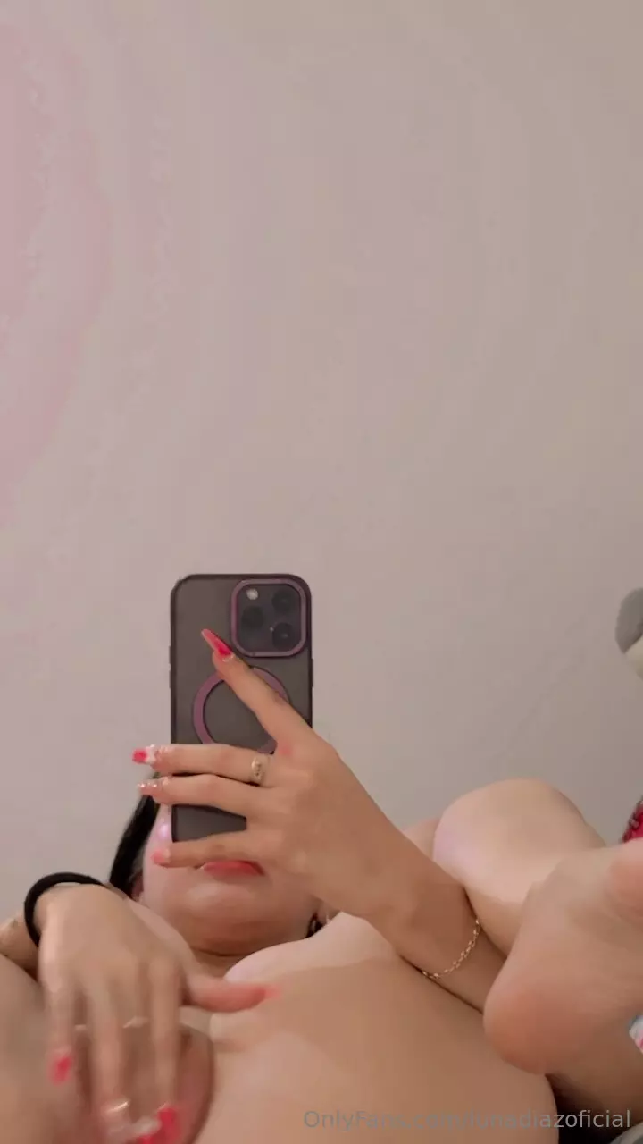 Luna Diaz alisando sua belíssima íntima Luna Diaz alisando sua belíssima íntima