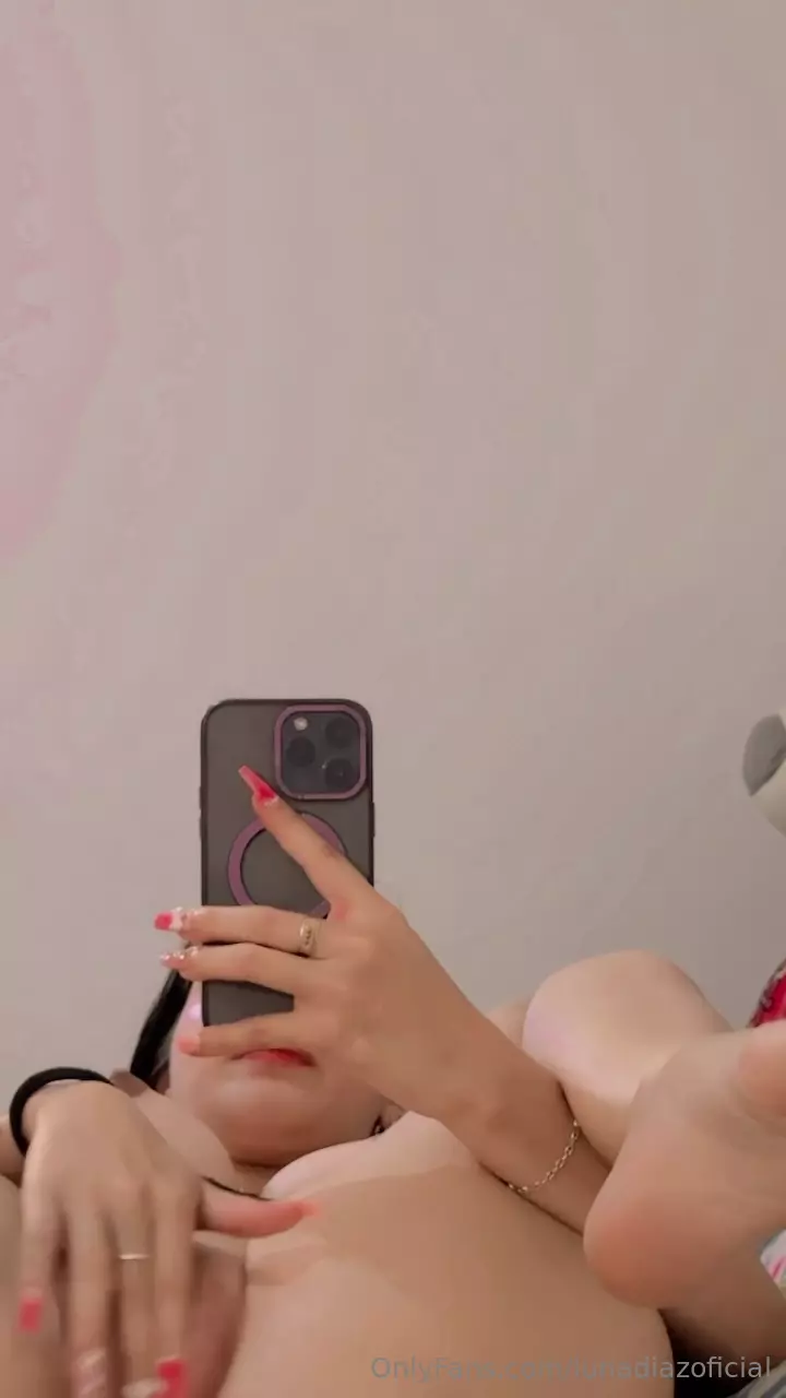 Luna Diaz alisando sua belíssima íntima Luna Diaz alisando sua belíssima íntima