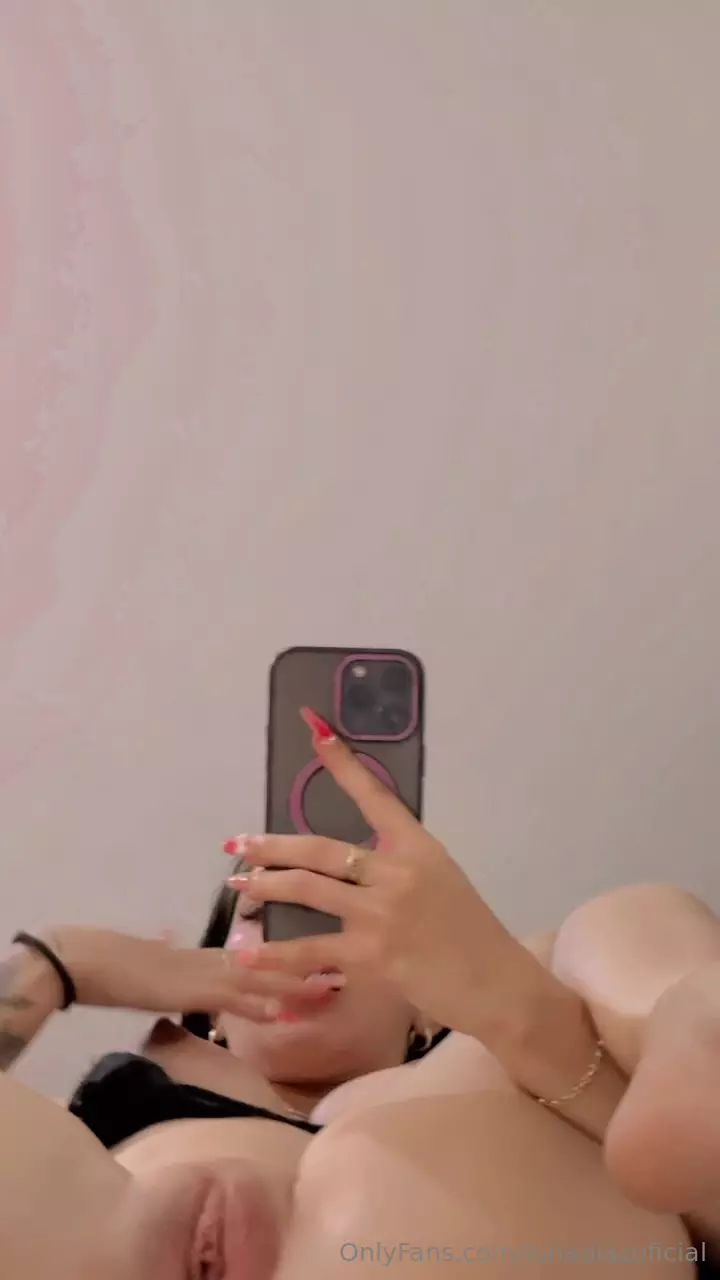Luna Diaz alisando sua belíssima íntima Luna Diaz alisando sua belíssima íntima