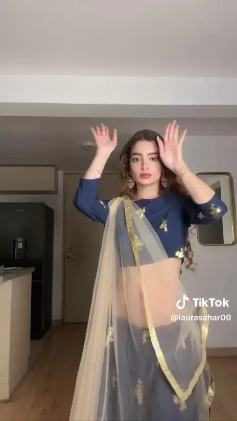 Laura Sahar, uma tik toker super gata arrasando na dança do ventre! Laura Sahar, uma tik toker super gata arrasando na dança do ventre!