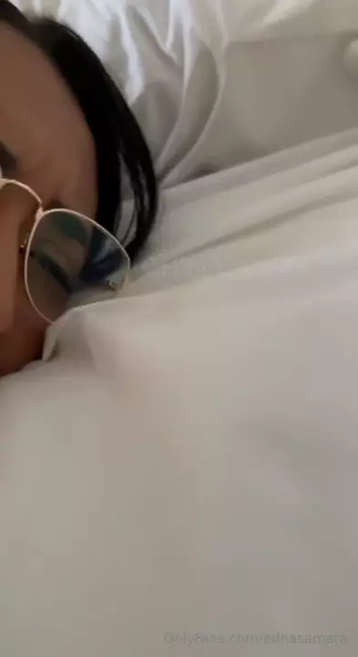 Edna Samara levando uma surra no bundão gostoso Edna Samara levando uma surra no bundão gostoso