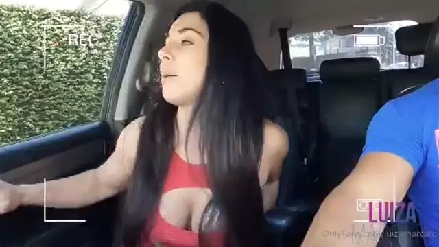 Luiza Marcato pediu pro motorista do Uber parar o carro e dar uma apimentada no momento Luiza Marcato pediu pro motorista do Uber parar o carro e dar uma apimentada no momento