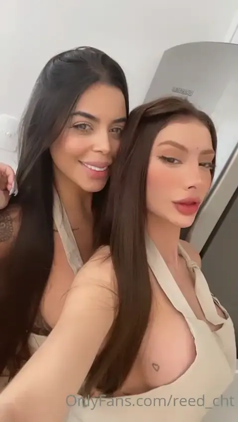 A maravilhosa Reed_cht gravou um vídeo com sua amiga gata! A maravilhosa Reed_cht gravou um vídeo com sua amiga gata!
