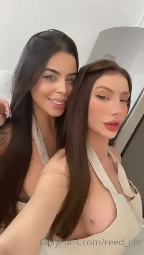 A maravilhosa Reed_cht gravou um vídeo com sua amiga gata! A maravilhosa Reed_cht gravou um vídeo com sua amiga gata!
