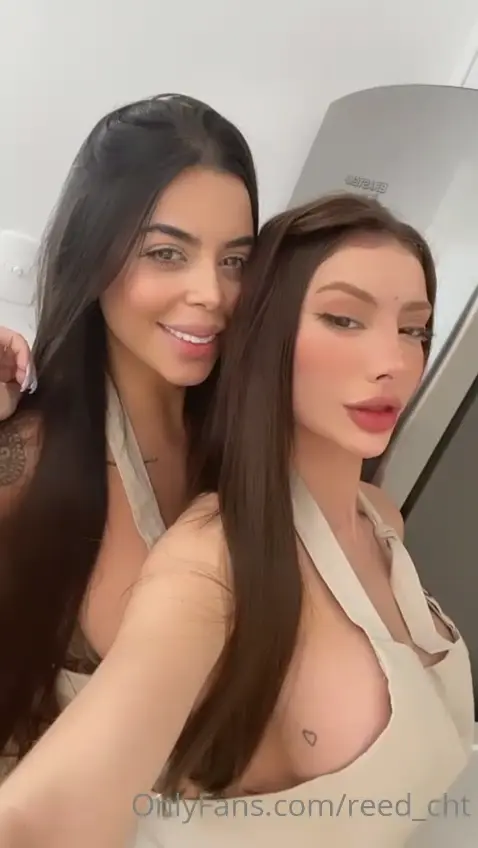 A maravilhosa Reed_cht gravou um vídeo com sua amiga gata! A maravilhosa Reed_cht gravou um vídeo com sua amiga gata!