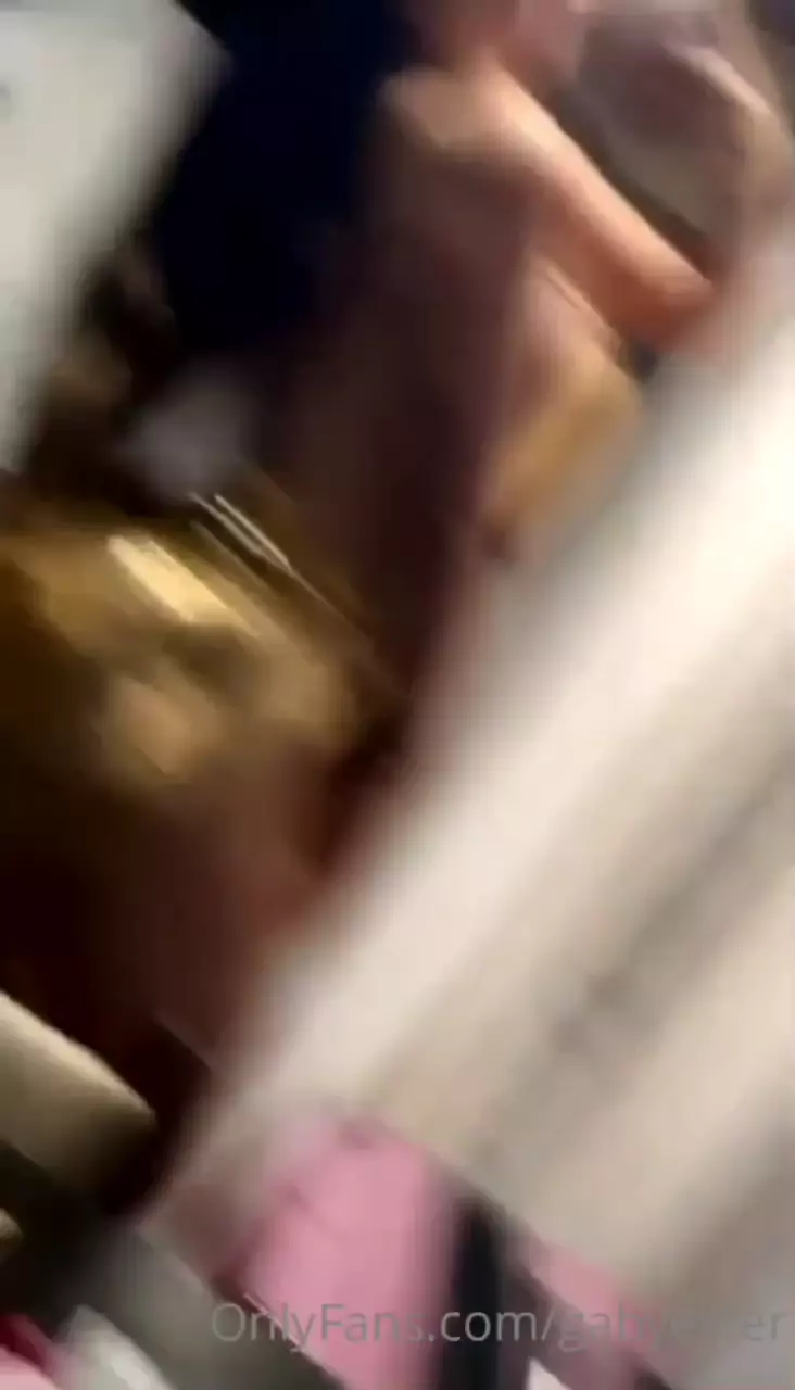Ester Ana, cheia de ousadia, arrasa no vídeo quente exibindo seu bumbum Ester Ana, cheia de ousadia, arrasa no vídeo quente exibindo seu bumbum